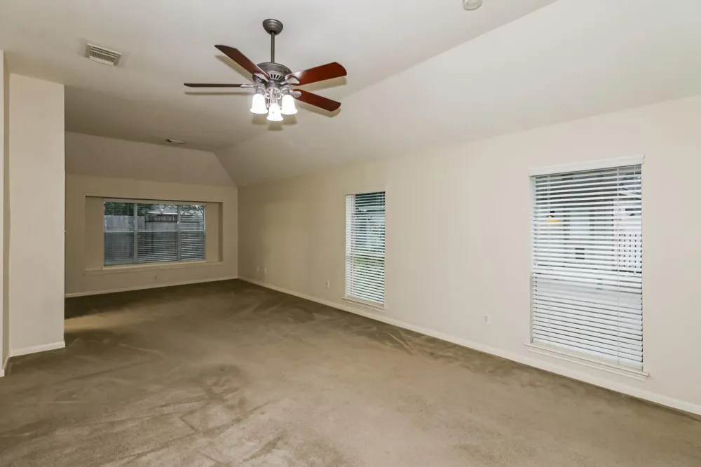 405 Meadow Bend Drive Friendswood, TX 77546