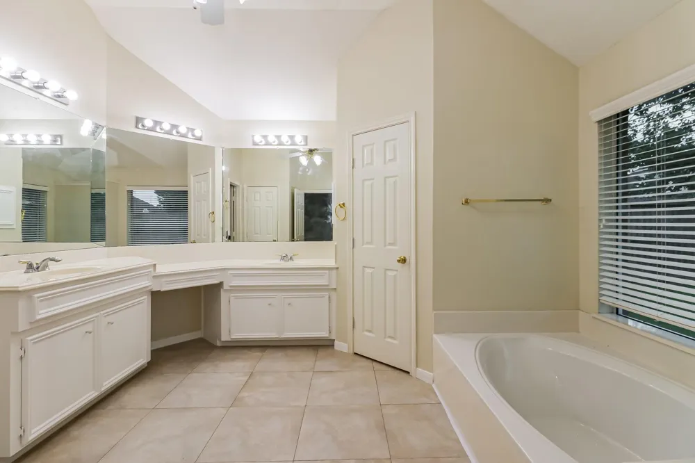 405 Meadow Bend Drive Friendswood, TX 77546