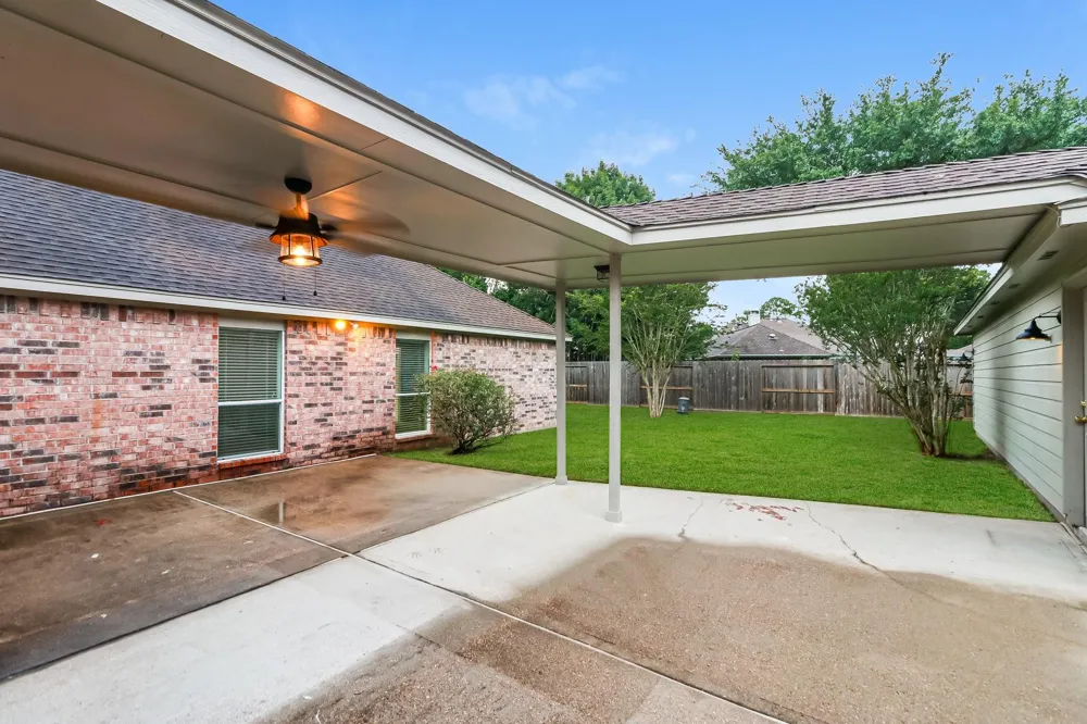 405 Meadow Bend Drive Friendswood, TX 77546