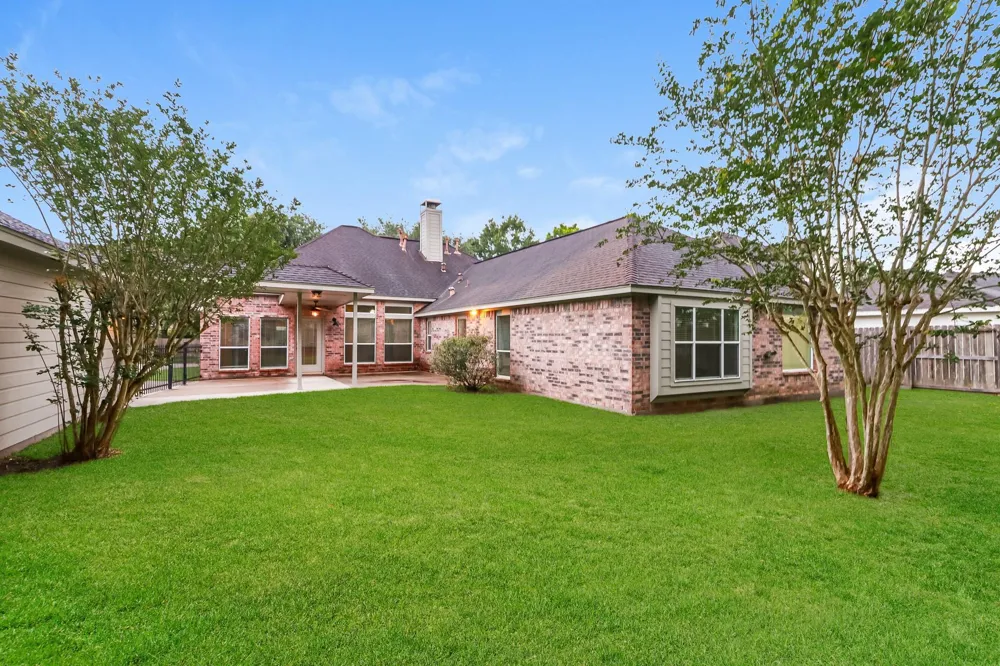 405 Meadow Bend Drive Friendswood, TX 77546