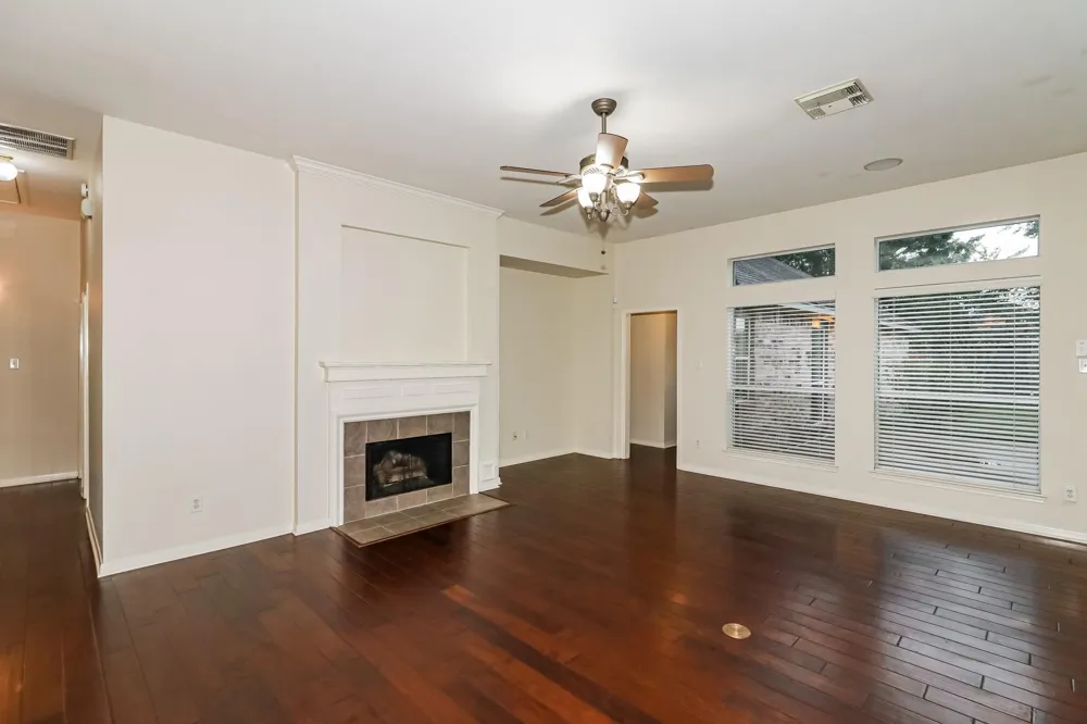 405 Meadow Bend Drive Friendswood, TX 77546