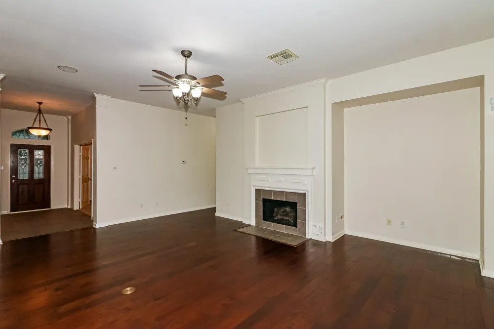 405 Meadow Bend Drive Friendswood, TX 77546
