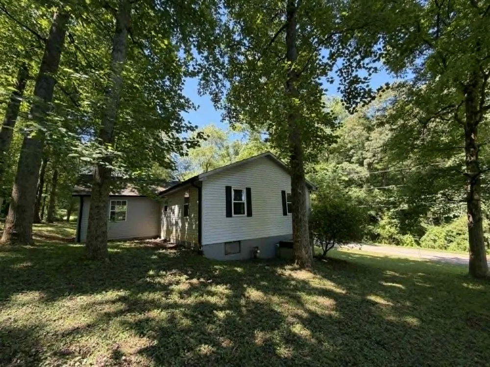 716 Mountain View Dr Morrison, TN 37357