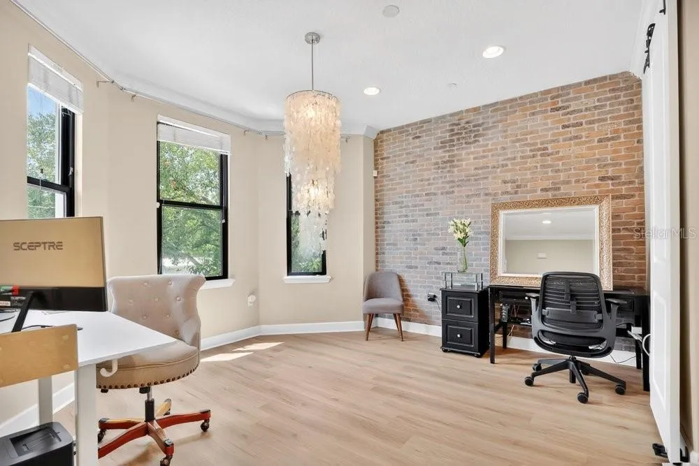560 COPLEY LANE Orlando, FL 32806