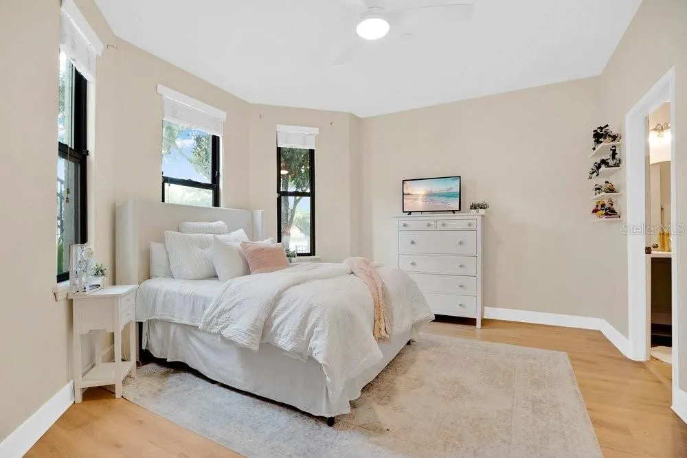 560 COPLEY LANE Orlando, FL 32806