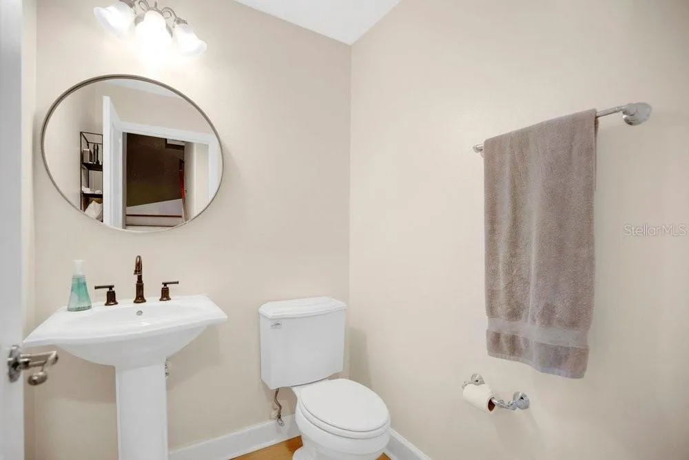 560 COPLEY LANE Orlando, FL 32806