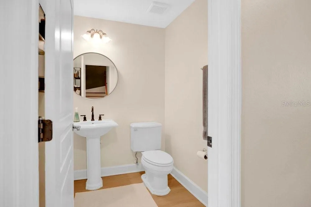 560 COPLEY LANE Orlando, FL 32806