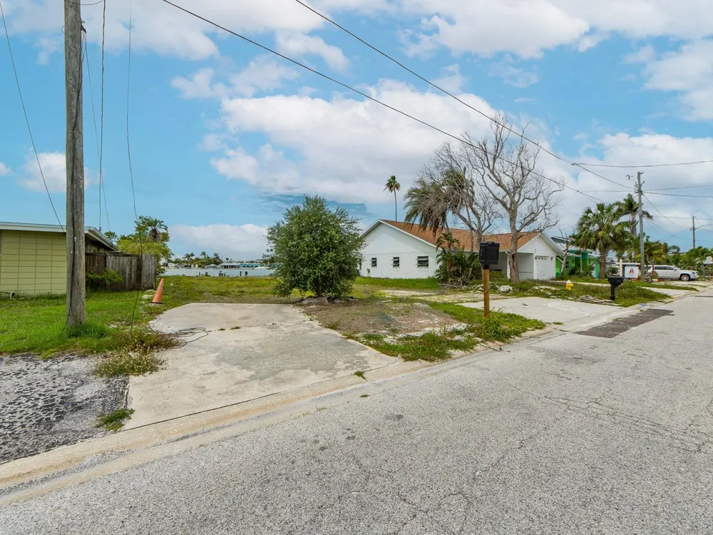 813 BAY POINT DRIVE Madeira Beach, FL 33708