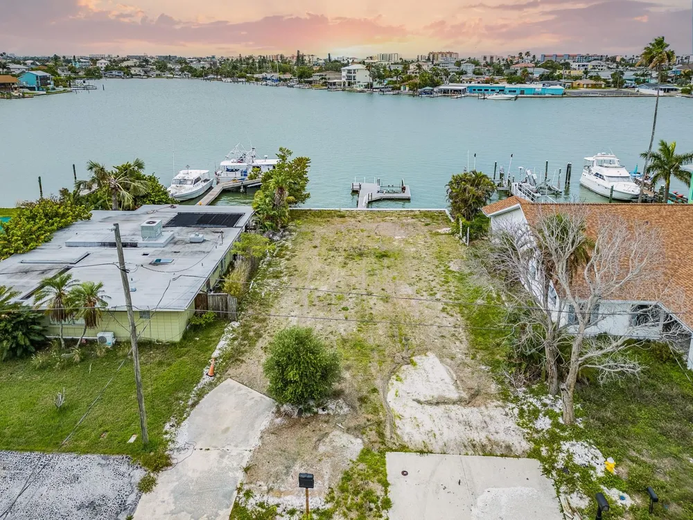 813 BAY POINT DRIVE Madeira Beach, FL 33708