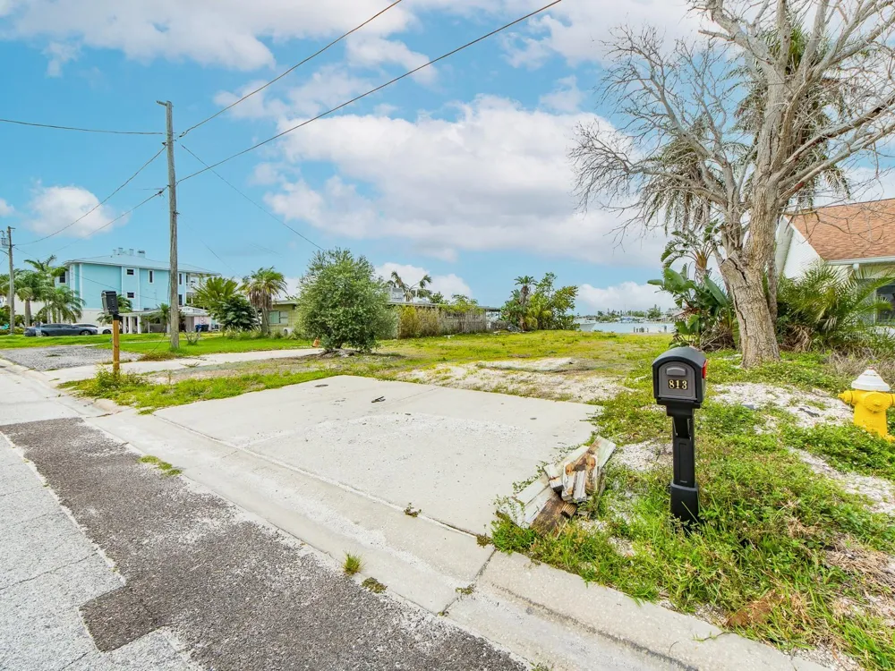 813 BAY POINT DRIVE Madeira Beach, FL 33708