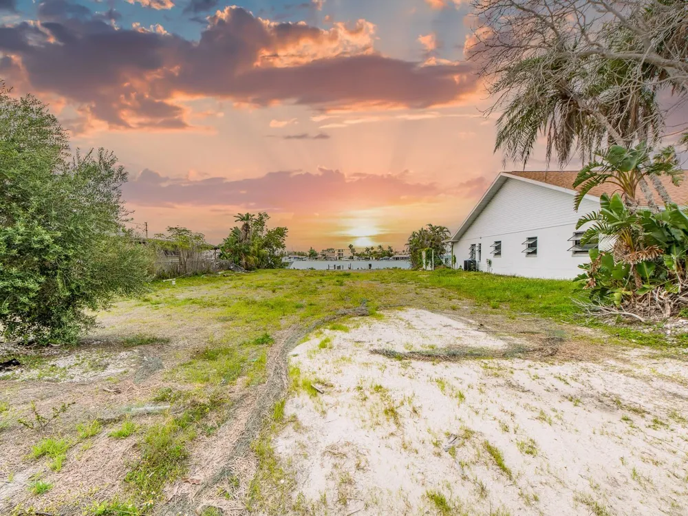 813 BAY POINT DRIVE Madeira Beach, FL 33708