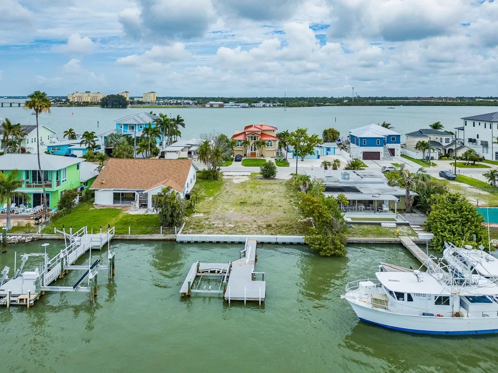 813 BAY POINT DRIVE Madeira Beach, FL 33708