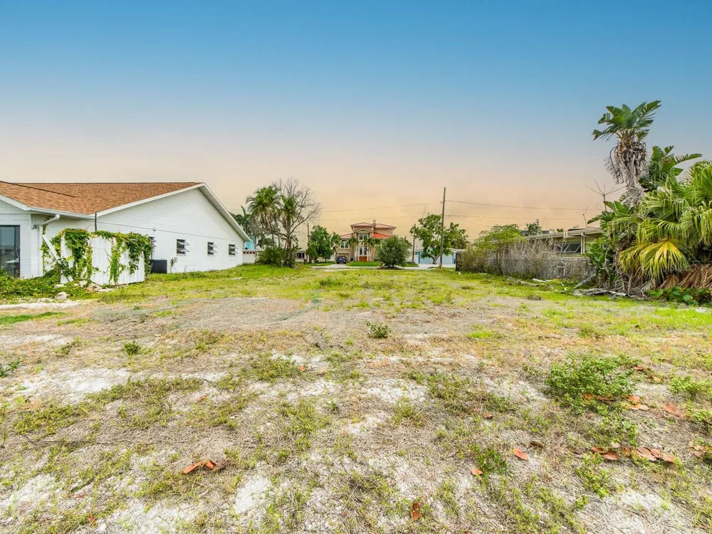 813 BAY POINT DRIVE Madeira Beach, FL 33708