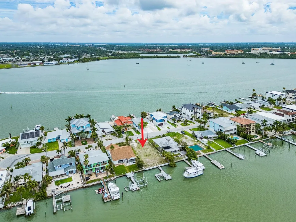 813 BAY POINT DRIVE Madeira Beach, FL 33708