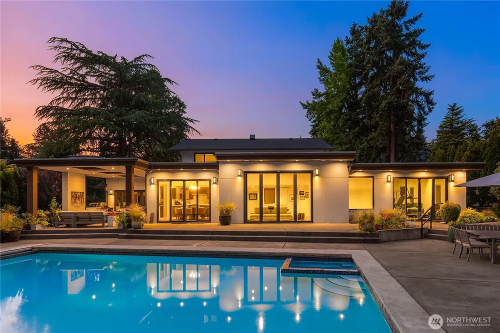 8425 NE 22nd Place Clyde Hill, WA 98004