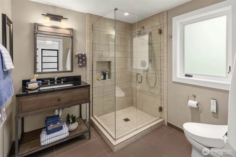 8425 NE 22nd Place Clyde Hill, WA 98004