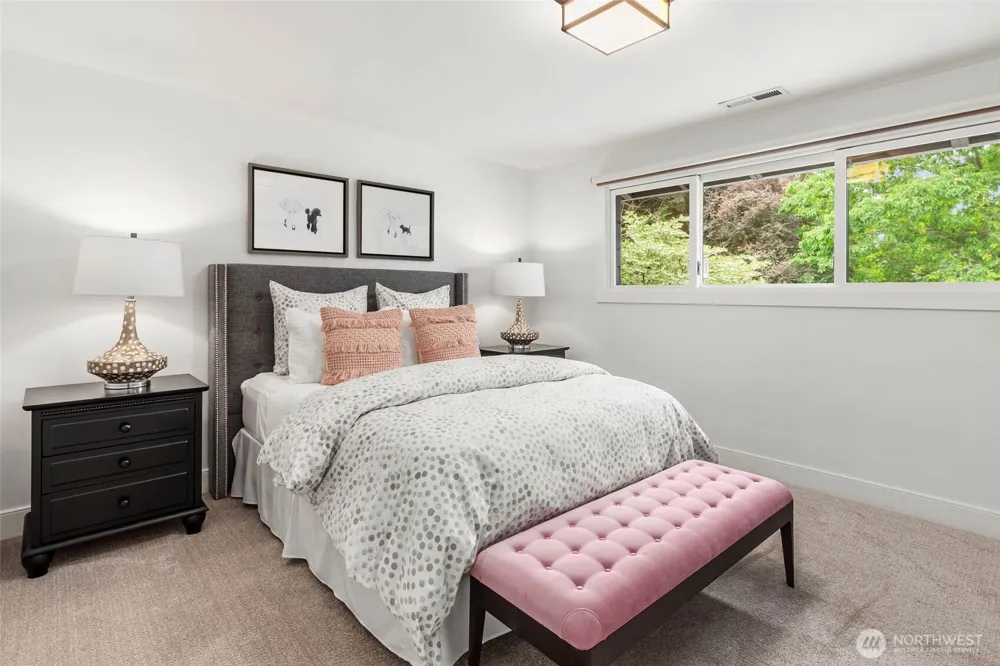 8425 NE 22nd Place Clyde Hill, WA 98004