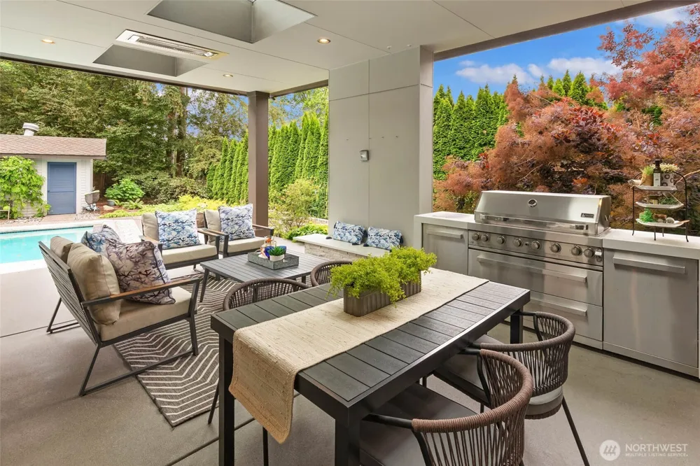 8425 NE 22nd Place Clyde Hill, WA 98004