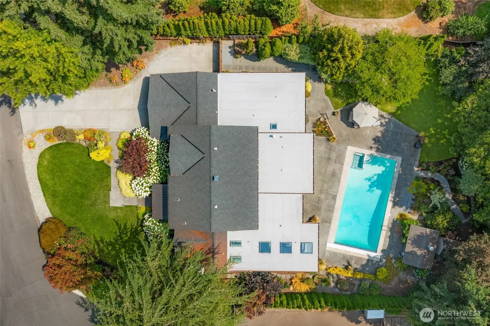 8425 NE 22nd Place Clyde Hill, WA 98004
