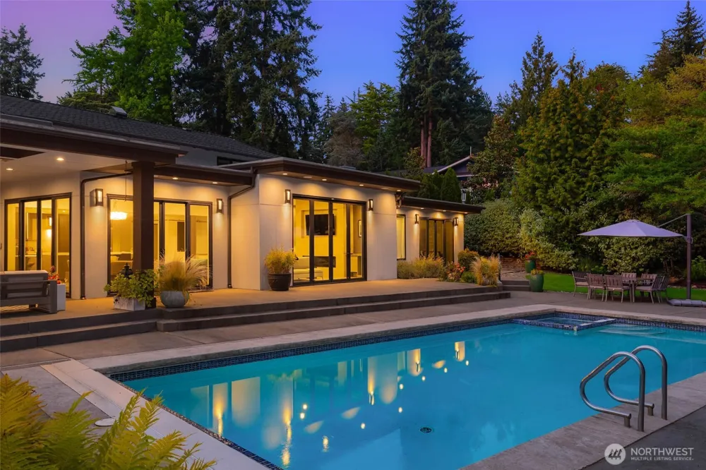 8425 NE 22nd Place Clyde Hill, WA 98004