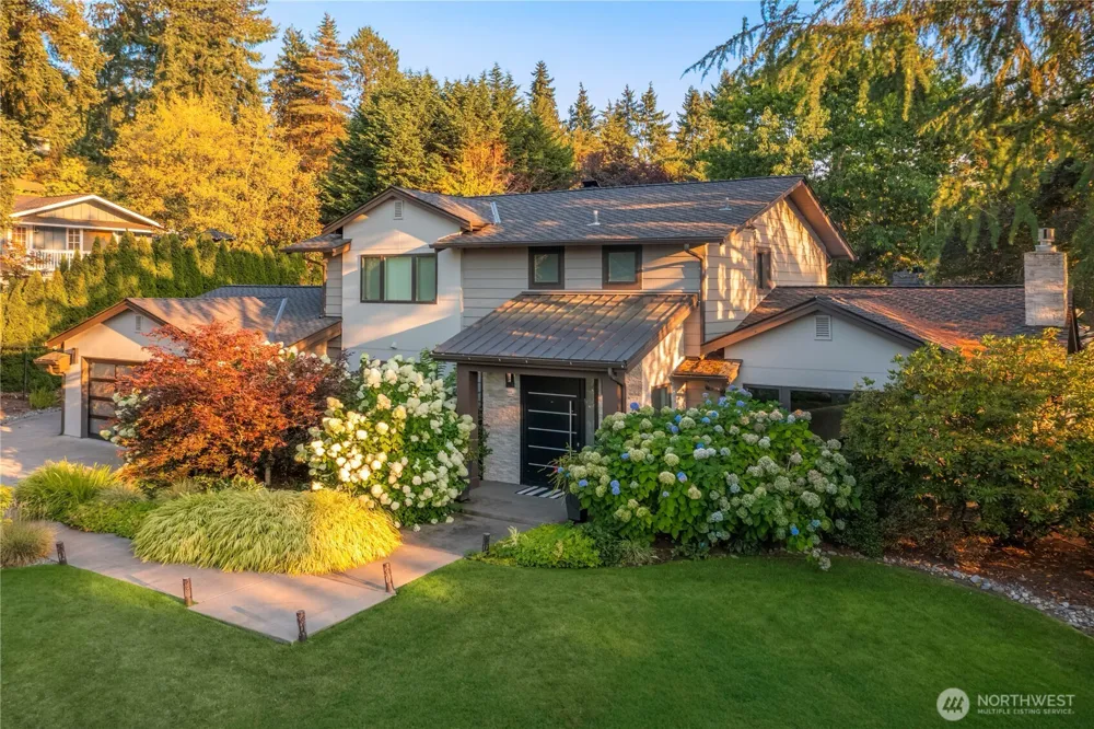 8425 NE 22nd Place Clyde Hill, WA 98004