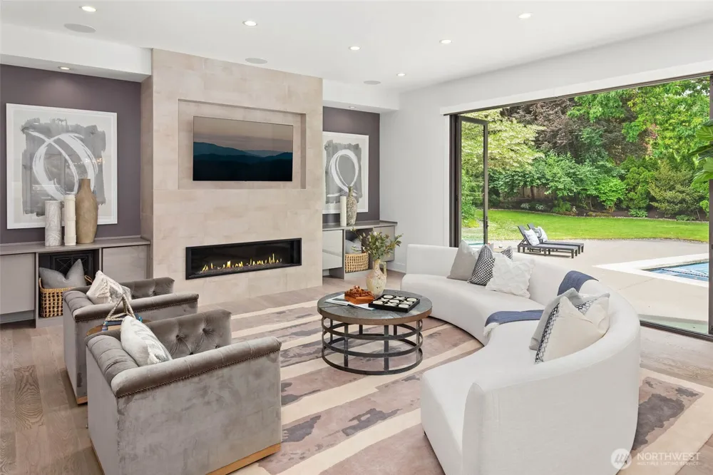 8425 NE 22nd Place Clyde Hill, WA 98004