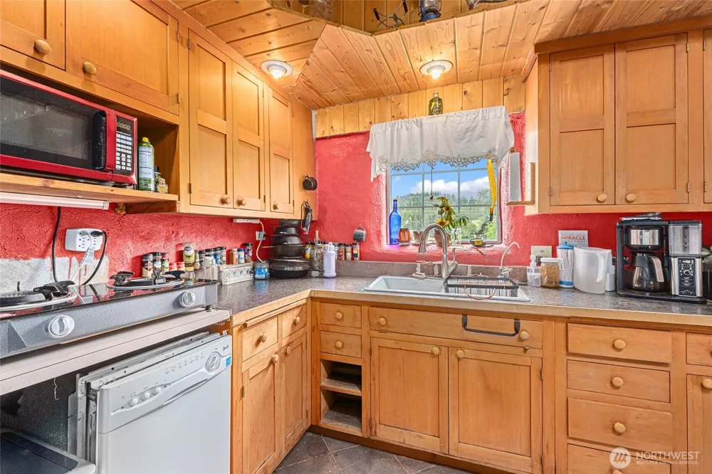 637 Hwy 20 E Colville, WA 99114