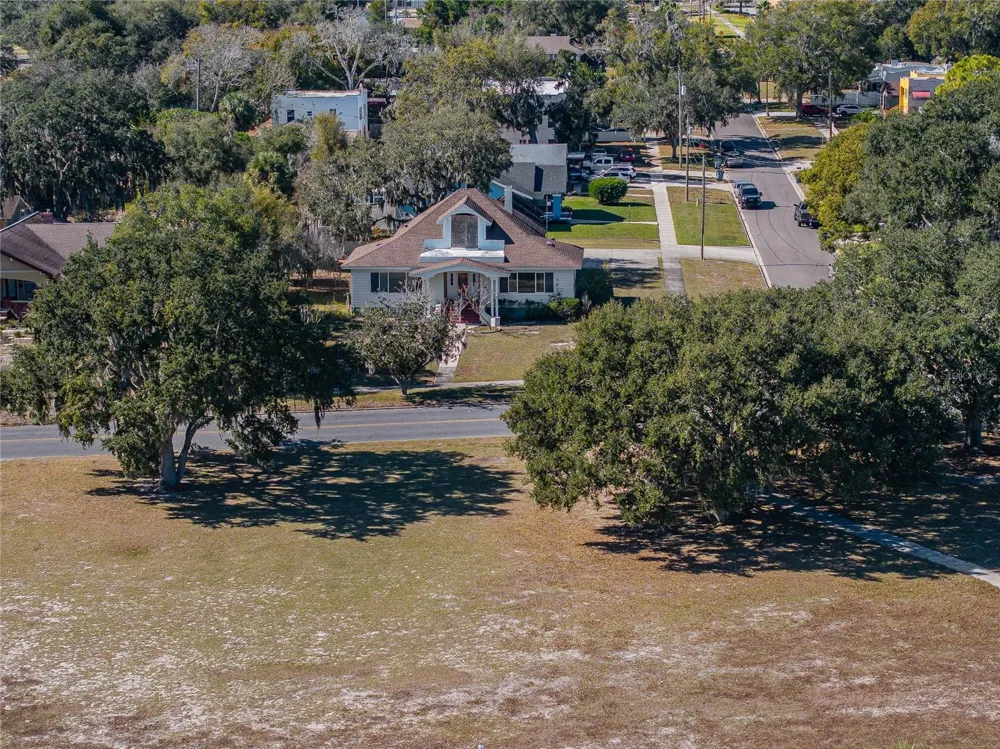102 S LAKESHORE BOULEVARD Lake Wales, FL 33853