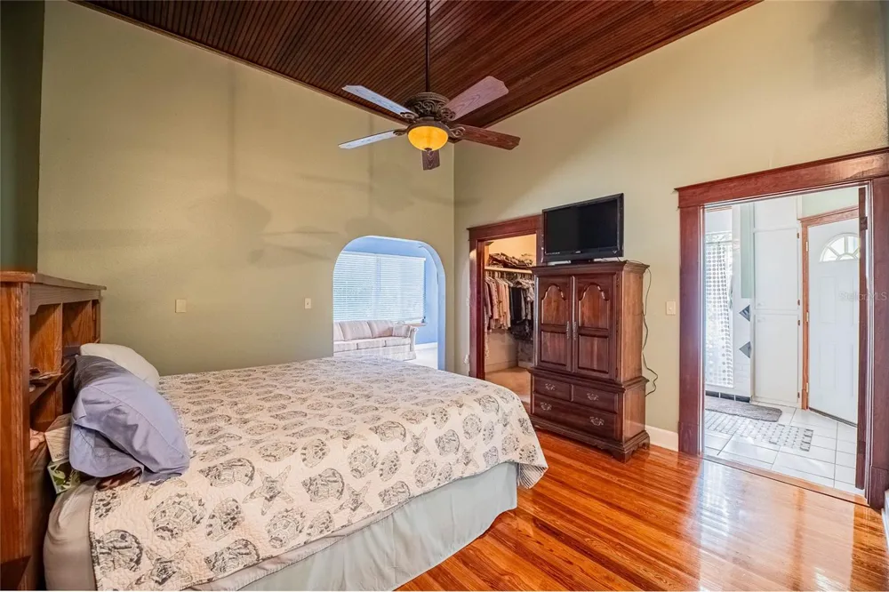 102 S LAKESHORE BOULEVARD Lake Wales, FL 33853