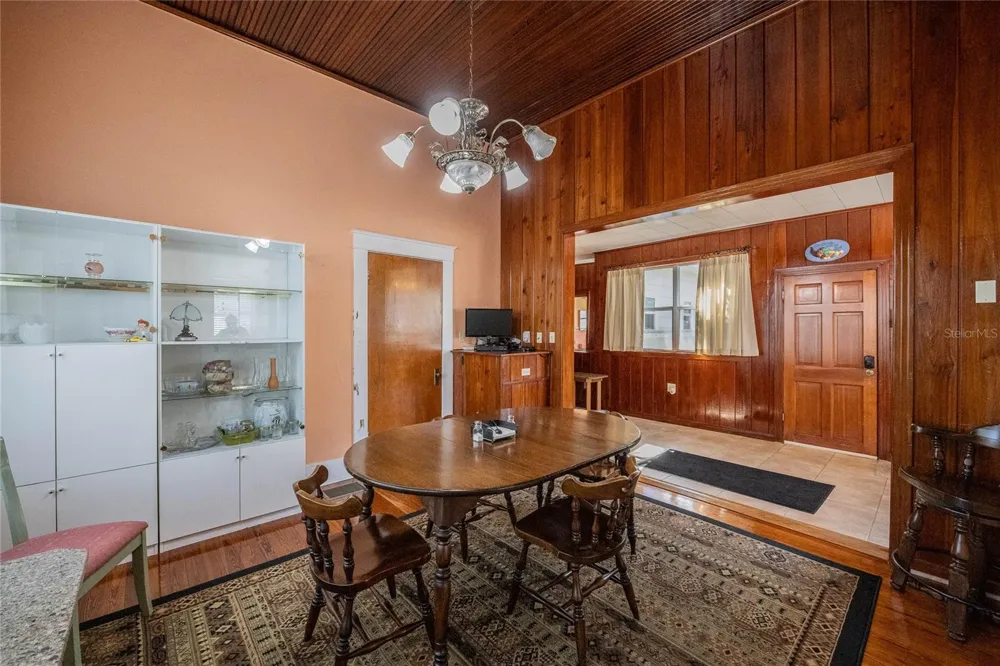 102 S LAKESHORE BOULEVARD Lake Wales, FL 33853