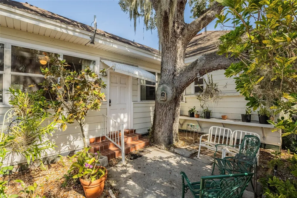 102 S LAKESHORE BOULEVARD Lake Wales, FL 33853