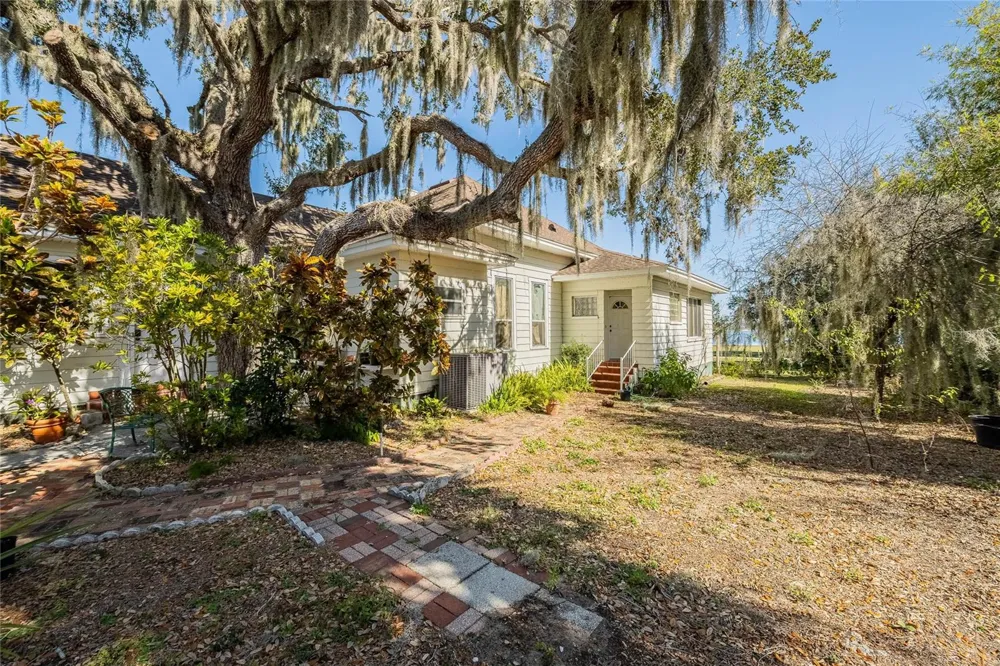 102 S LAKESHORE BOULEVARD Lake Wales, FL 33853