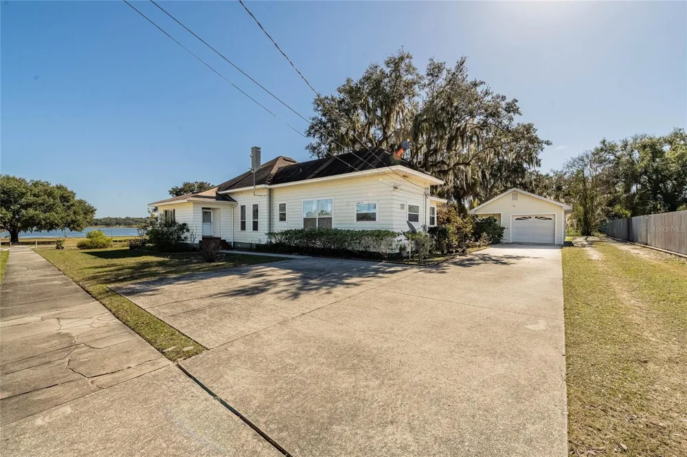 102 S LAKESHORE BOULEVARD Lake Wales, FL 33853
