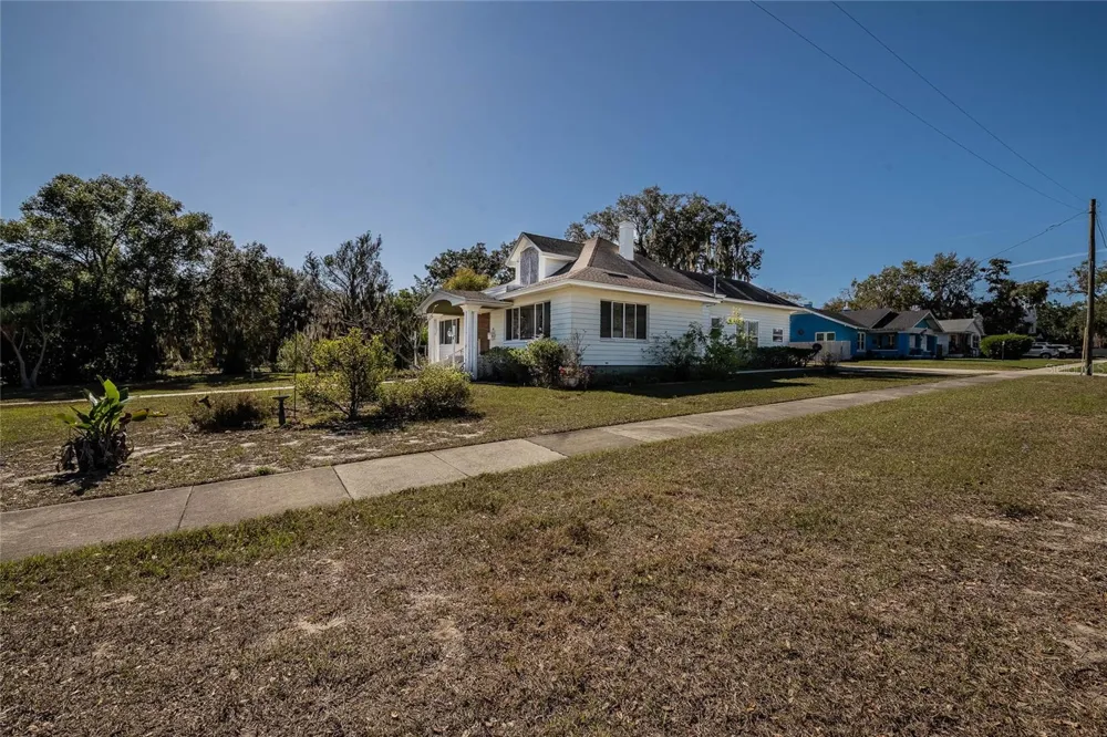 102 S LAKESHORE BOULEVARD Lake Wales, FL 33853