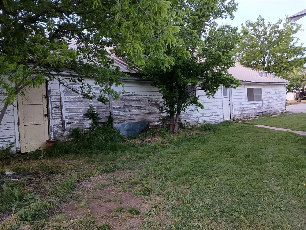 1400 S Concho Street Coleman, TX 76834
