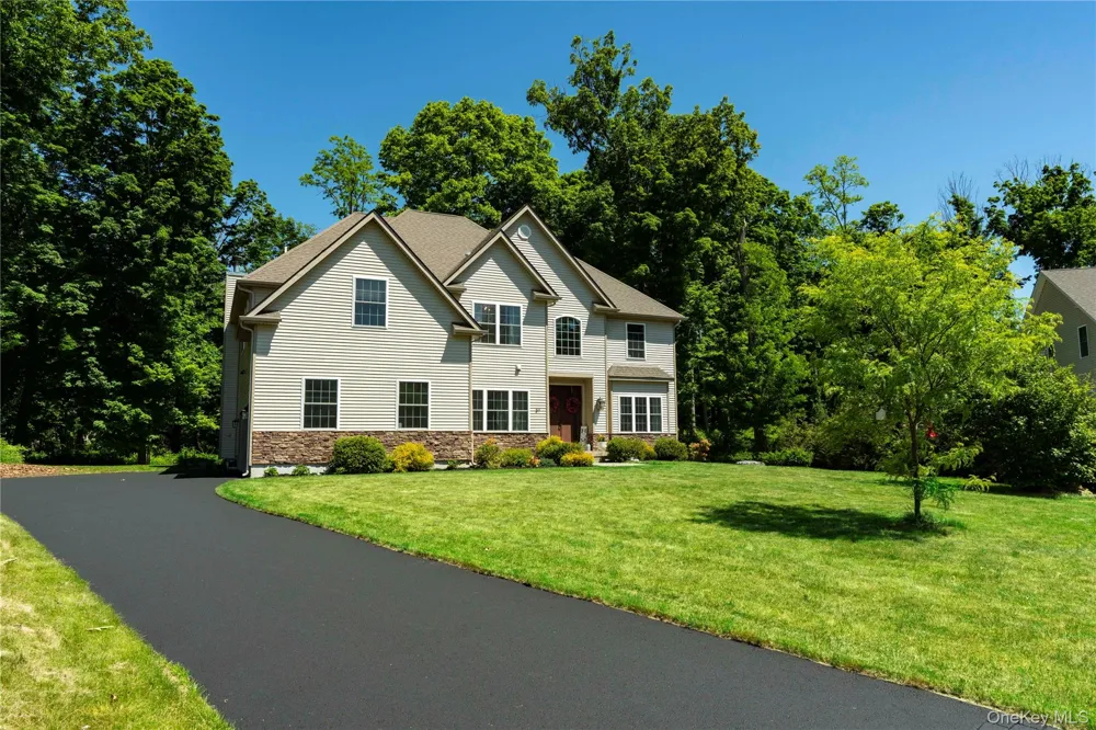 37 Biltmore Drive Hopewell Junction, NY 12533