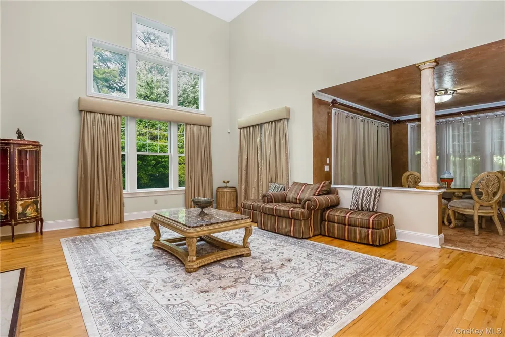47 Pembroke Drive Glen Cove, NY 11542