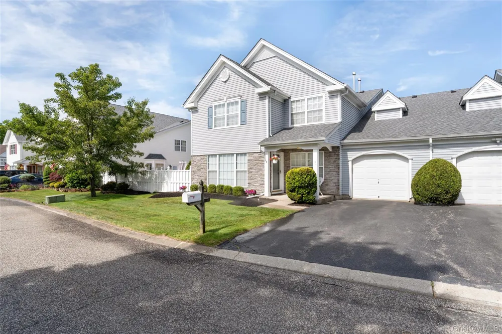 5 Robert Lane #5 Middle Island, NY 11953