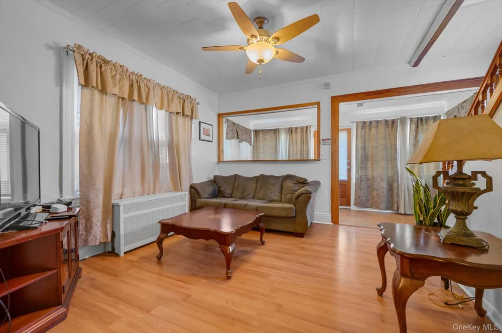 225-13 95th Avenue Floral Park, NY 11001