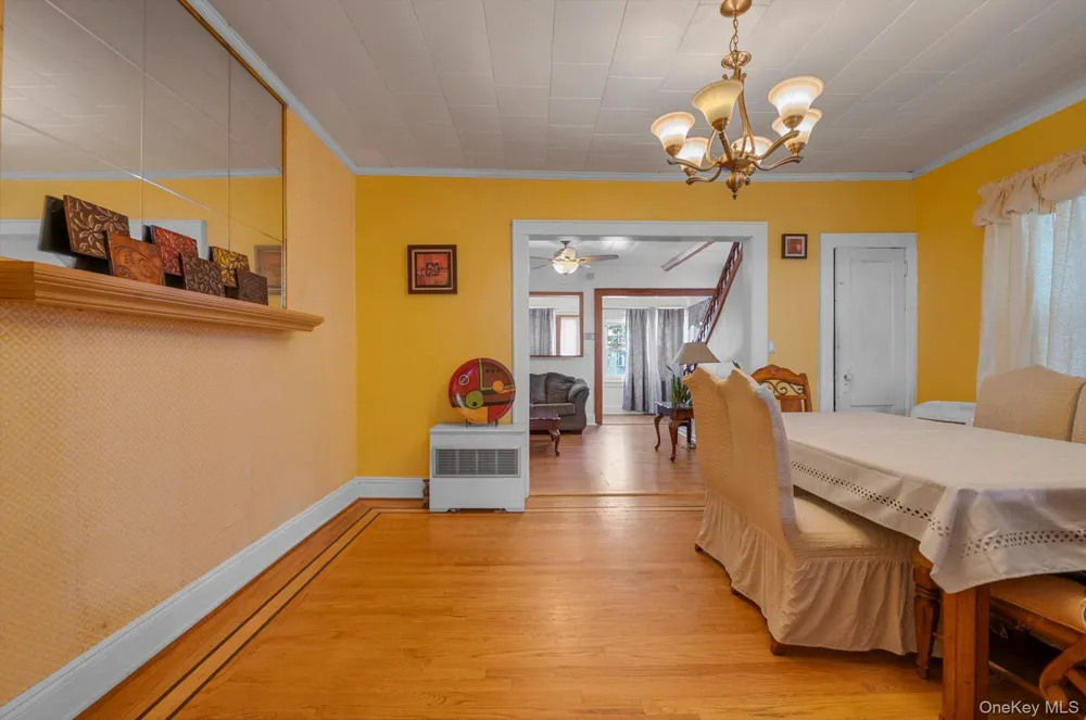 225-13 95th Avenue Floral Park, NY 11001