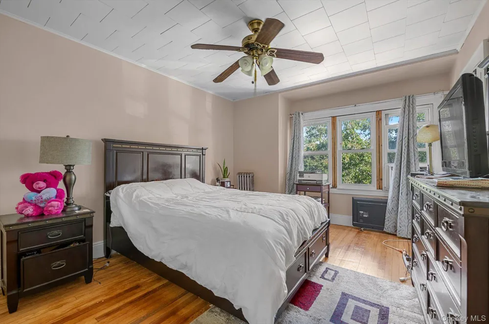 225-13 95th Avenue Floral Park, NY 11001