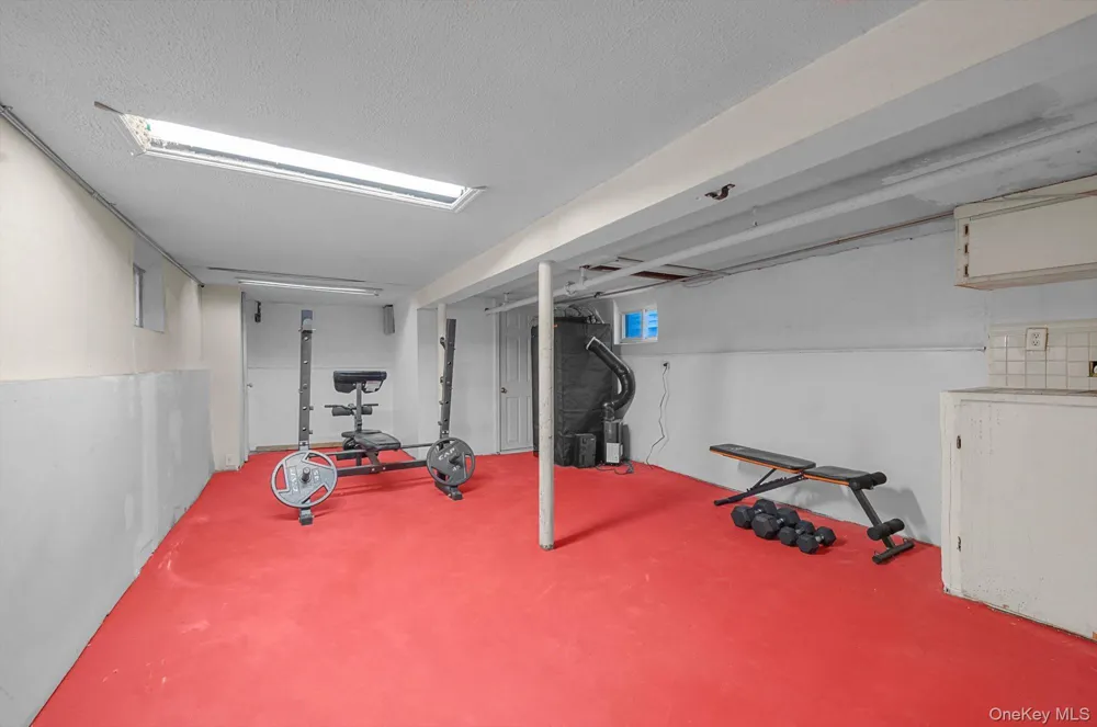 225-13 95th Avenue Floral Park, NY 11001