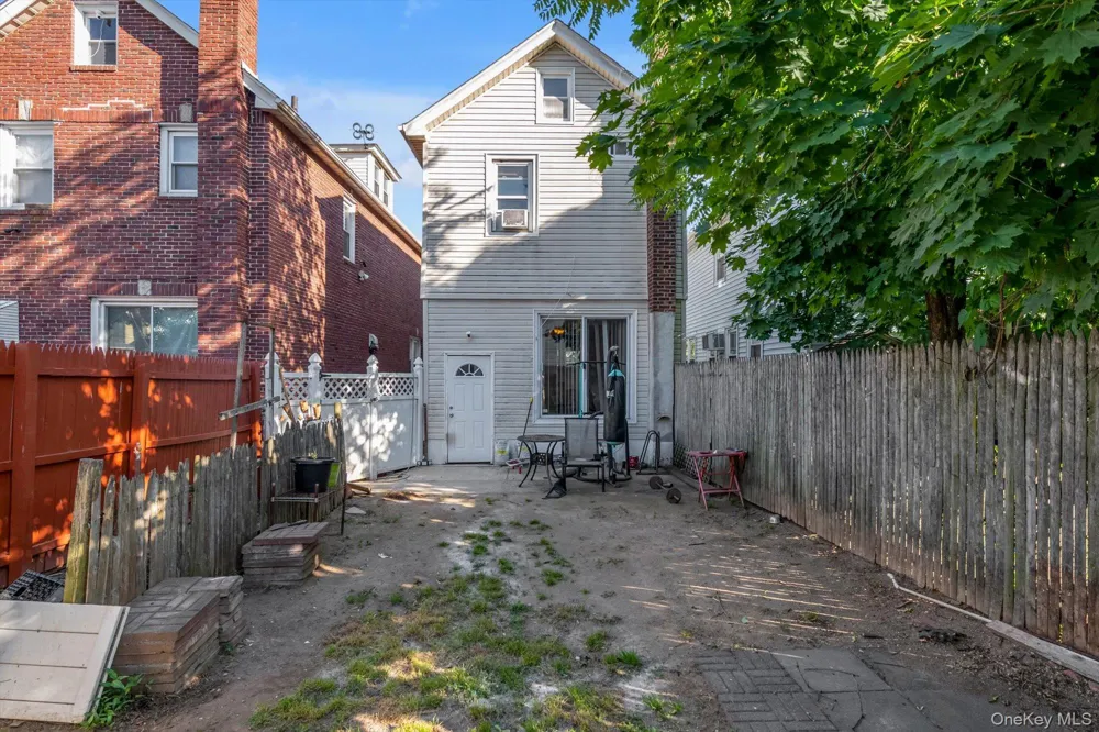 225-13 95th Avenue Floral Park, NY 11001