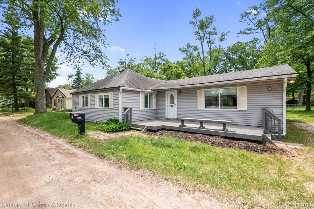 2374 Lakena Road West Bloomfield Charter Township, MI 48324