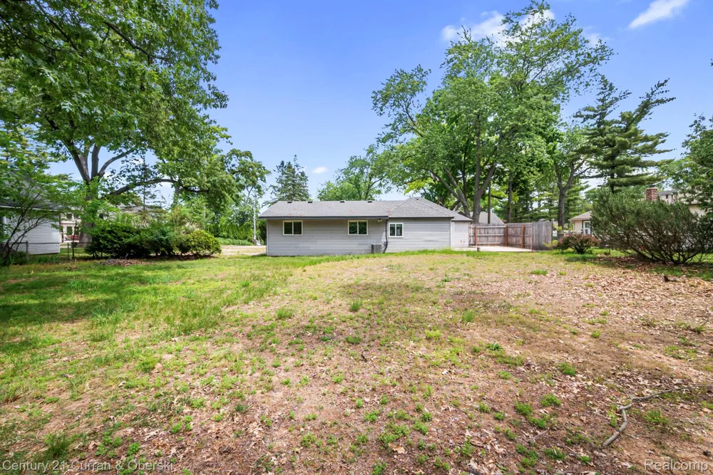 2374 Lakena Road West Bloomfield Charter Township, MI 48324