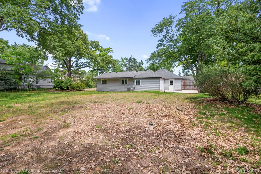 2374 Lakena Road West Bloomfield Charter Township, MI 48324