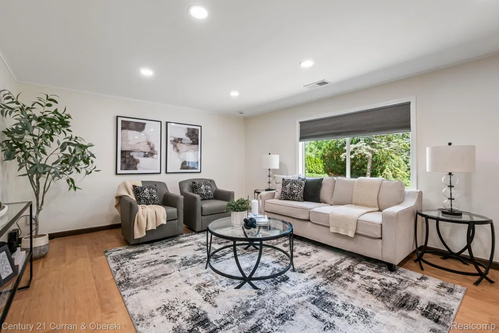 2374 Lakena Road West Bloomfield Charter Township, MI 48324