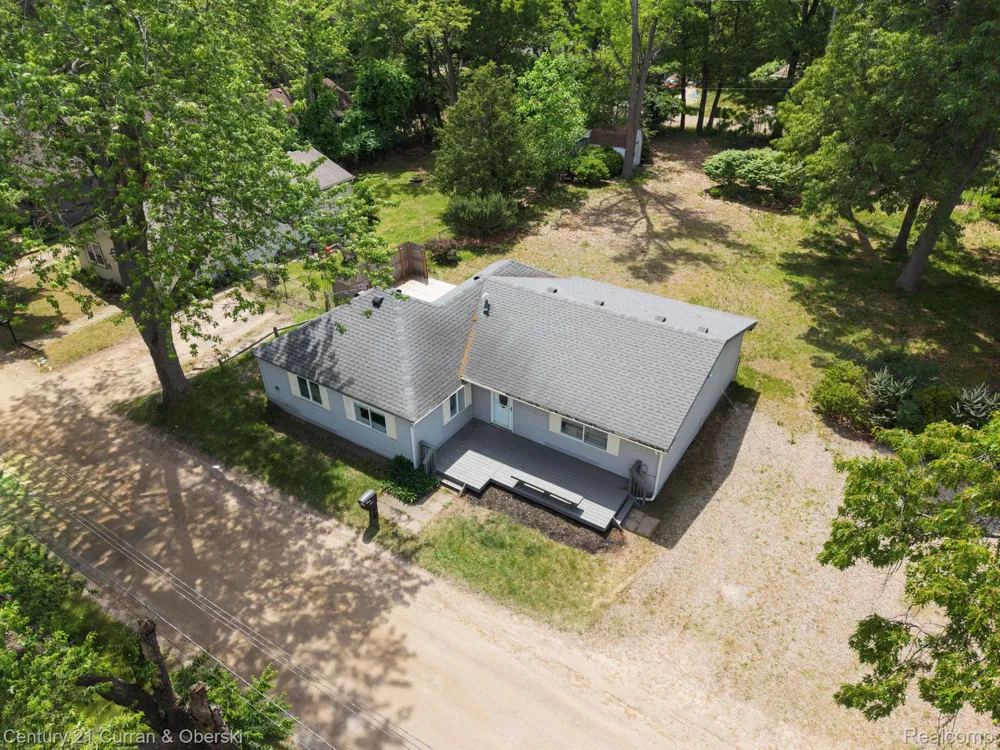 2374 Lakena Road West Bloomfield Charter Township, MI 48324