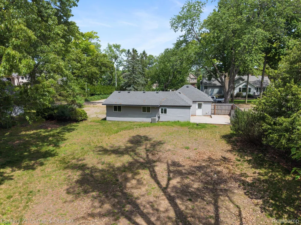 2374 Lakena Road West Bloomfield Charter Township, MI 48324