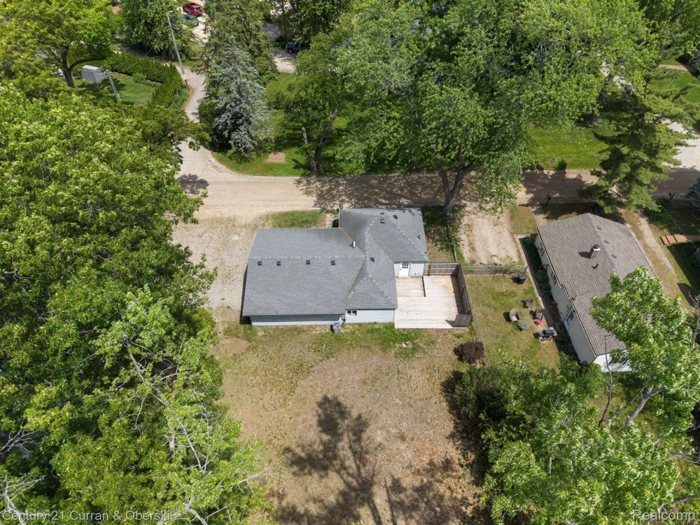 2374 Lakena Road West Bloomfield Charter Township, MI 48324